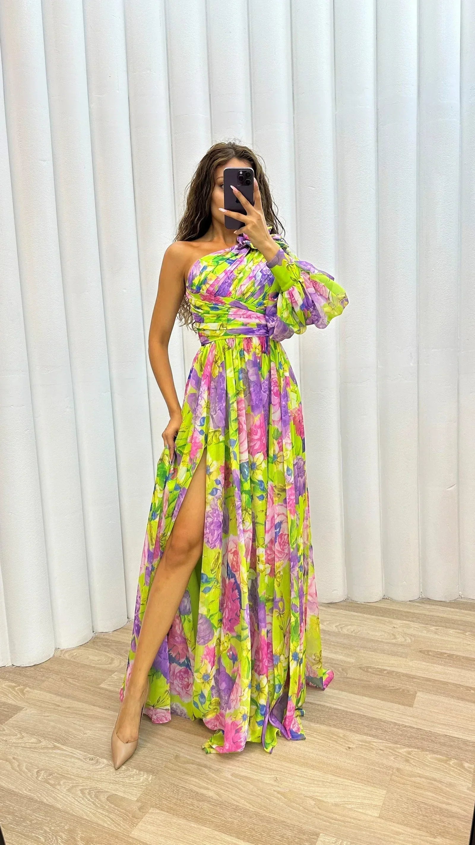 Dames zomerjurk lang one shoulder met bloemenprint en split