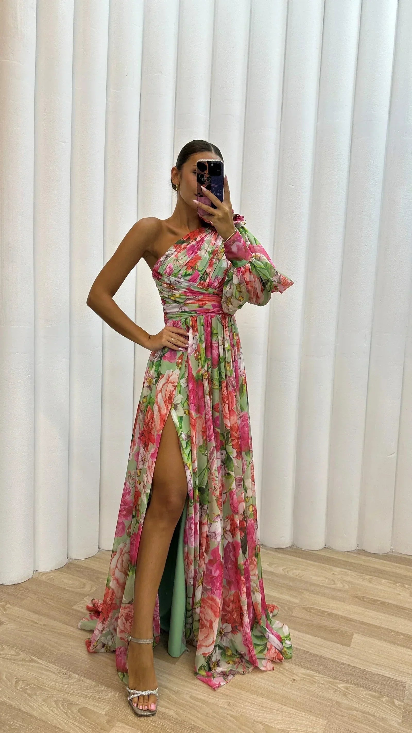 Dames zomerjurk lang one shoulder met bloemenprint en split