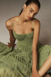 Dames groene zomerjurk midi geplisseerd met bandjes
