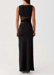 Dames zwarte zomerjurk lang met kant en cutouts