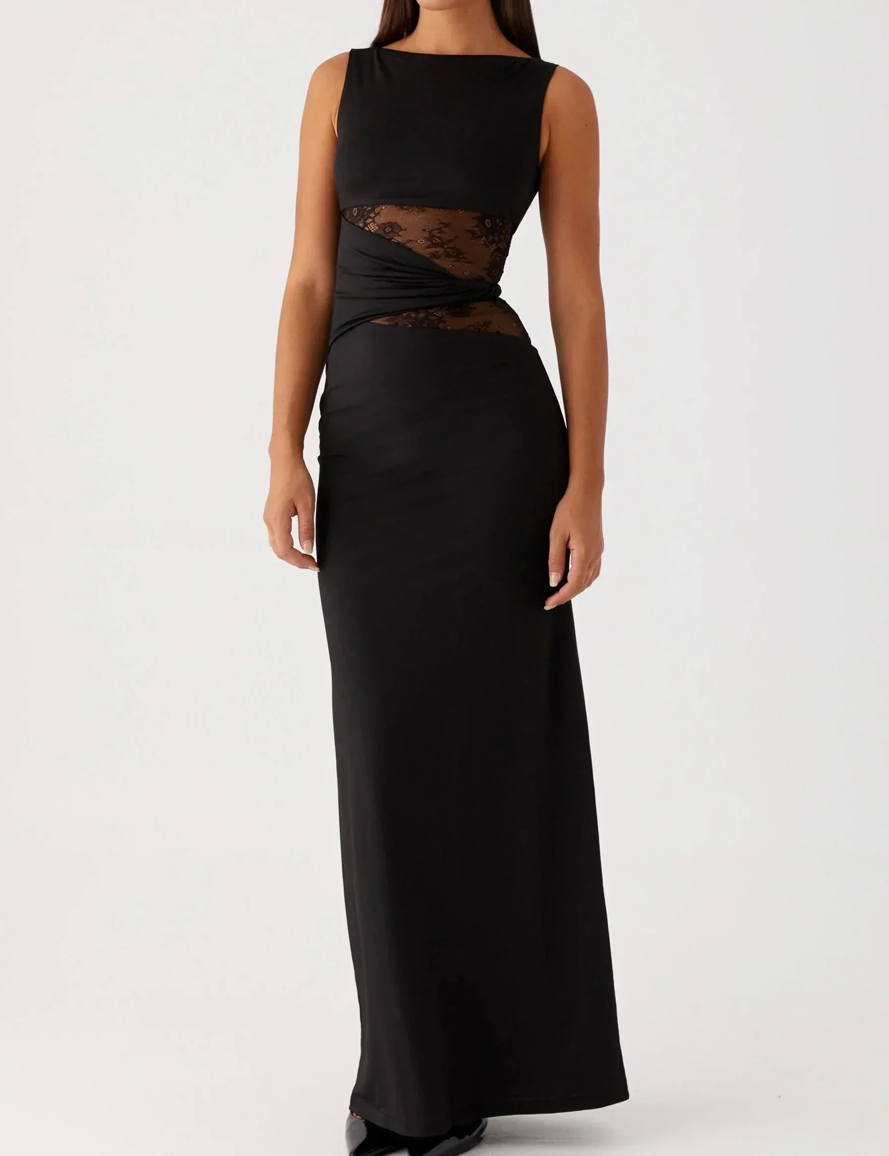 robe-maxi-noire-avec-dentelle-et-dcoupes--d9dac.webp
