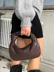 Geweven dames handtas | Stijlvolle pouch met knoop detail