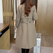 Dames trenchcoat met riem en klassieke kraag