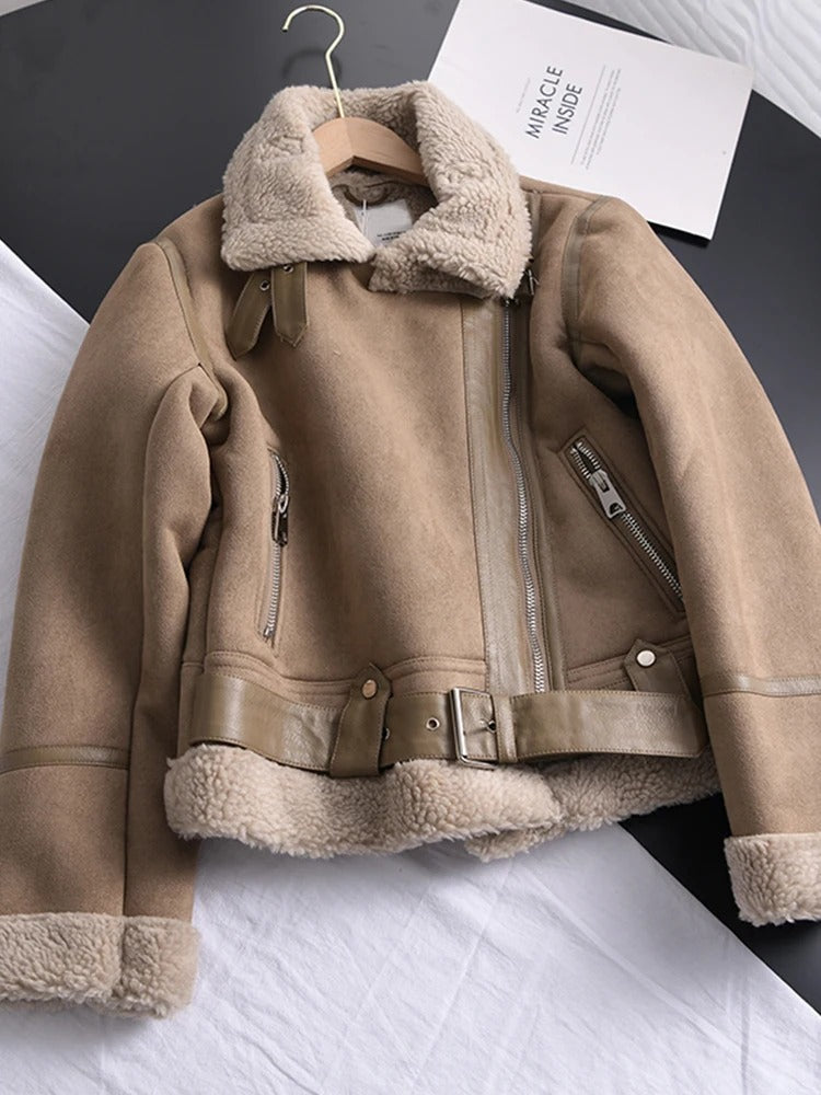 Dames Kort Jack met Teddy Voering en Gespdetails | Motorjack Stijl