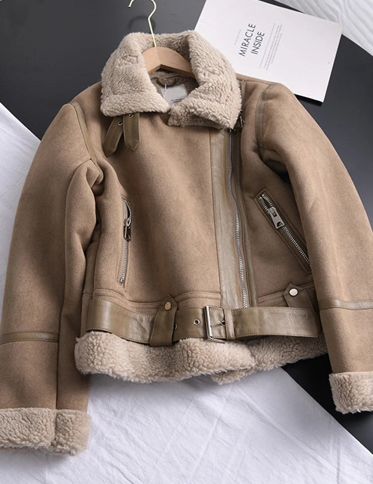 Dames Kort Jack met Teddy Voering en Gespdetails | Motorjack Stijl