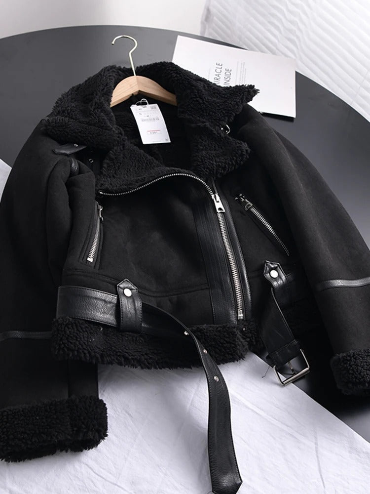 Dames Kort Jack met Teddy Voering en Gespdetails | Motorjack Stijl