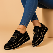 Dames sneakers met gouden details | Lage sneakers met veters en sieraccent